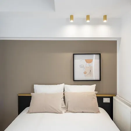 Apartment Romana 2 Bedroom *